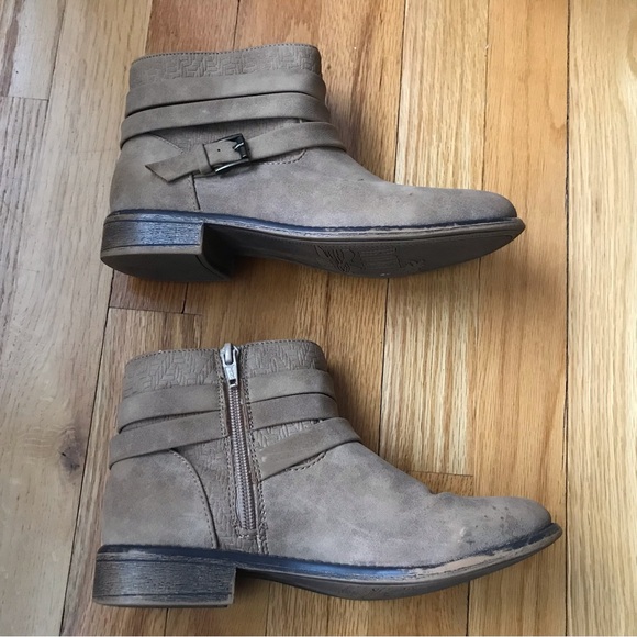 Roxy size 6 “Alamo” women’s short bootie in light tan, one inch heel 1” in VGUC - Picture 6 of 13